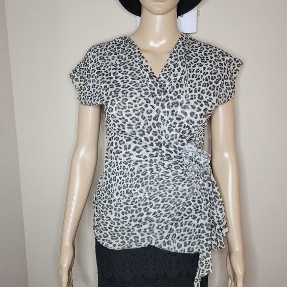 Cache Beautiful Asymmetric animal print blouse. - Picture 13 of 14